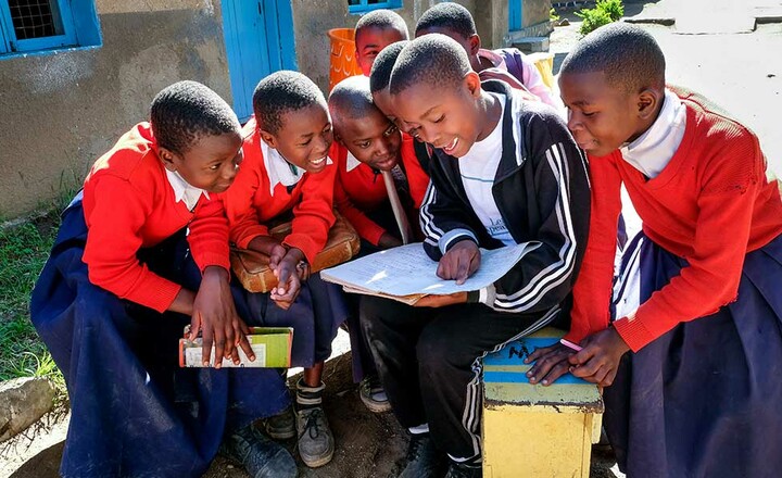 Schulkinder in Mbeya. Foto: Friedrich Stark